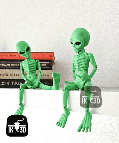 Flexi Alien Articulated Figurine - Multicolour Poseable Alien Desk & Shelf Decor