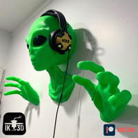 Cosmic Horror Gaming Headset & Controller Wall Mount Display Space Monster