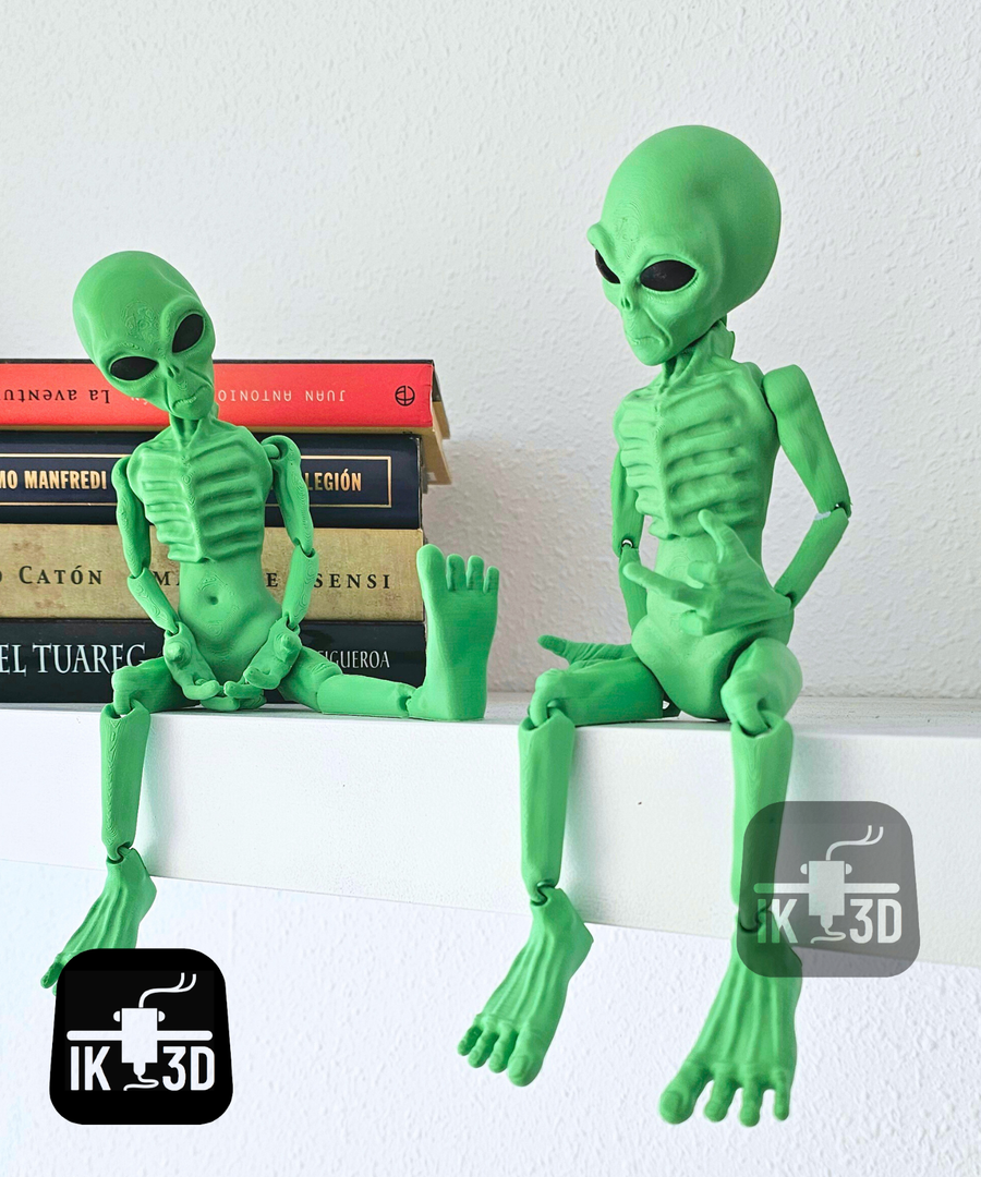 Flexi Alien Articulated Figurine - Multicolour Poseable Alien Desk & Shelf Decor
