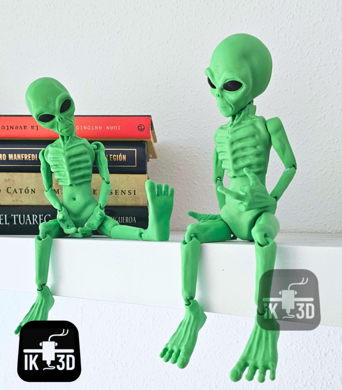 Flexi Alien Articulated Figurine - Multicolour Poseable Alien Desk & Shelf Decor